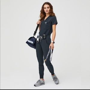 Figs Dark Harbor scrub set 💙